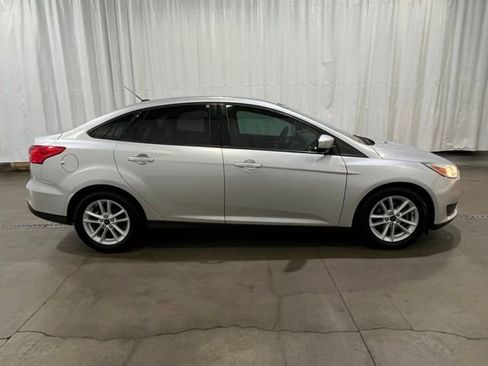 Used 2018 Ford Focus SE image 2