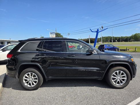 Used 2021 Jeep Grand Cherokee Laredo image 4