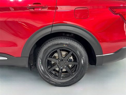 Used 2020 Ford Explorer XLT w/ Equipment Group 202A image 12