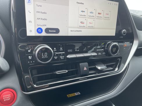 Used 2024 Toyota Highlander Platinum image 27