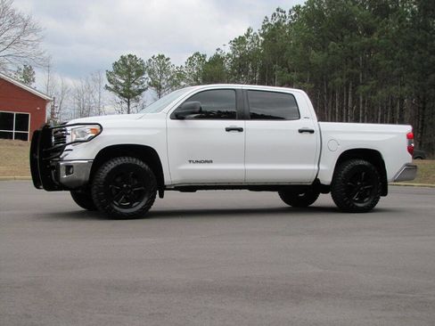 Used 2017 Toyota Tundra SR5 image 4