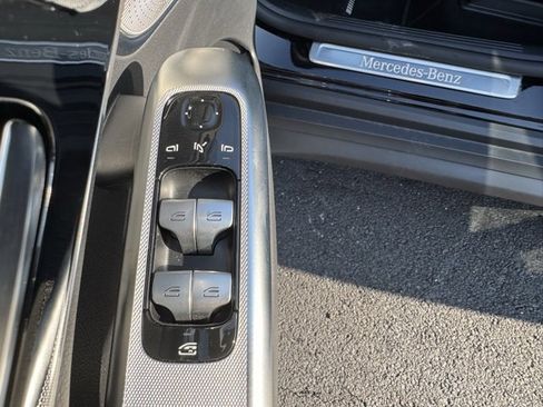 Used 2025 Mercedes-Benz GLC 300 4MATIC image 21