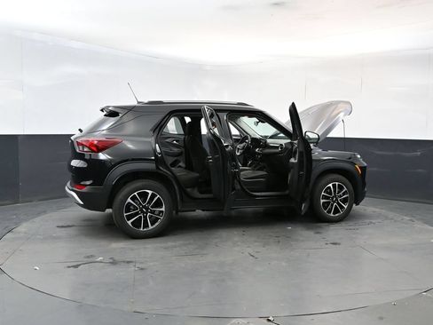 Used 2025 Chevrolet TrailBlazer LT w/ LT Cold Weather Package AWD/4WD image 26