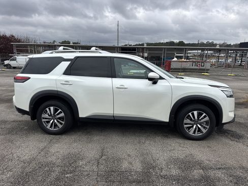 Used 2024 Nissan Pathfinder SL image 8