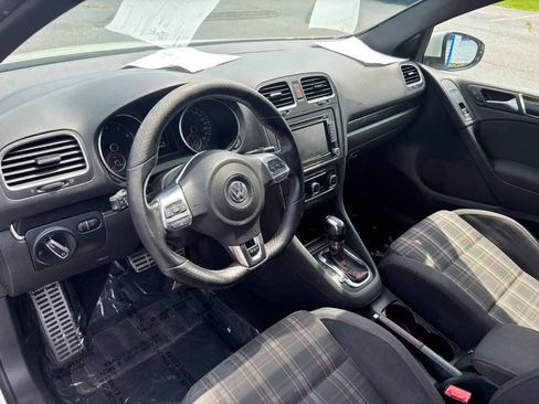 Used 2011 Volkswagen Golf 4-Door FWD image 7