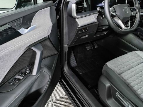 Certified 2025 Volkswagen Tiguan S AWD/4WD image 10