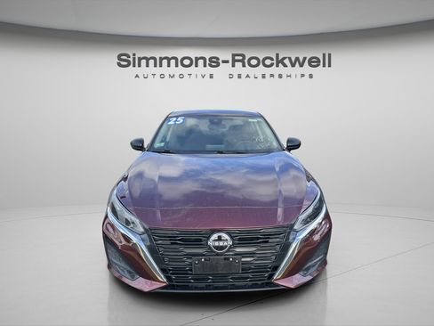 Used 2025 Nissan Altima 2.5 SV image 1