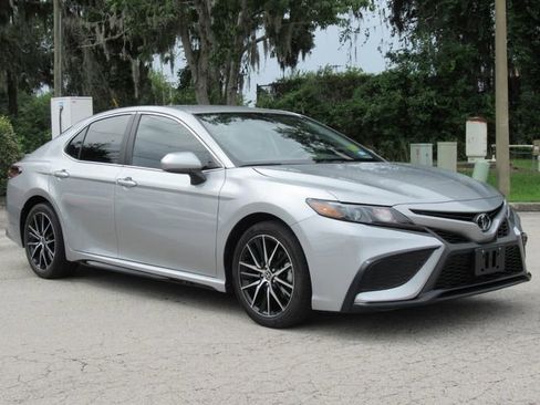 Used 2021 Toyota Camry SE FWD image 1