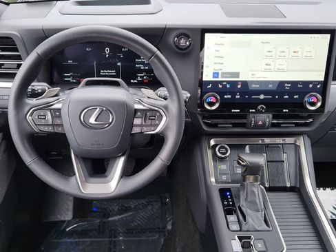 Used 2024 Lexus GX 550 w/ Accessory Package (Z1) AWD/4WD image 9