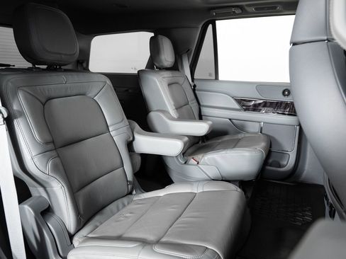 Used 2021 Lincoln Navigator Reserve w/ Cargo Convenience Package image 27