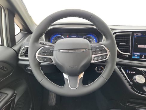 New 2027 Chrysler Pacifica Select FWD image 22