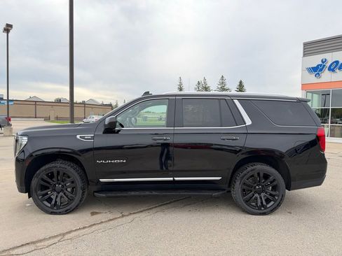 Used 2022 GMC Yukon SLT AWD/4WD image 3