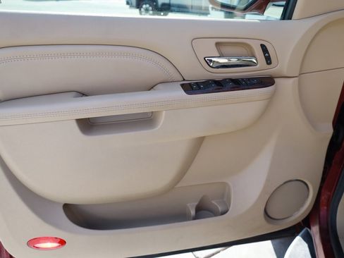 Used 2010 Cadillac Escalade Luxury image 10