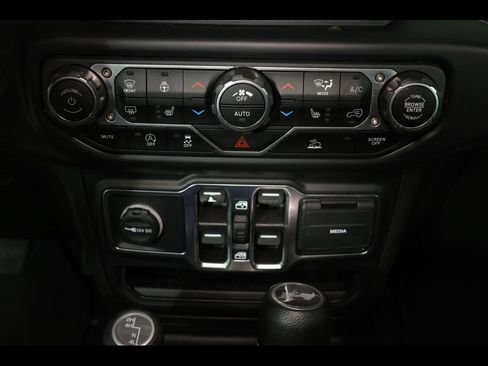 Used 2022 Jeep Wrangler Unlimited Sport w/ Sun And Sound Package AWD/4WD image 25
