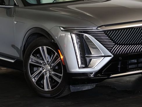 Used 2024 Cadillac Lyriq Luxury AWD/4WD image 8