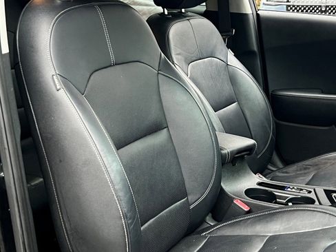 Used 2018 Kia Niro EX Premium image 8