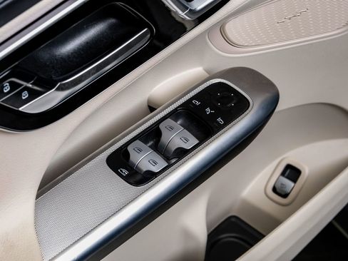 Used 2024 Mercedes-Benz GLC 300 4MATIC image 42