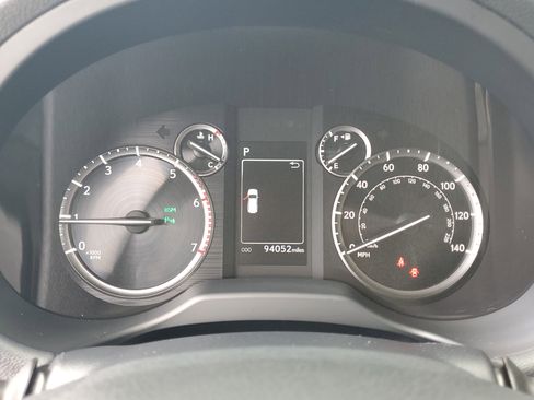 Used 2022 Lexus GX 460 Premium w/ Accessory Package image 37