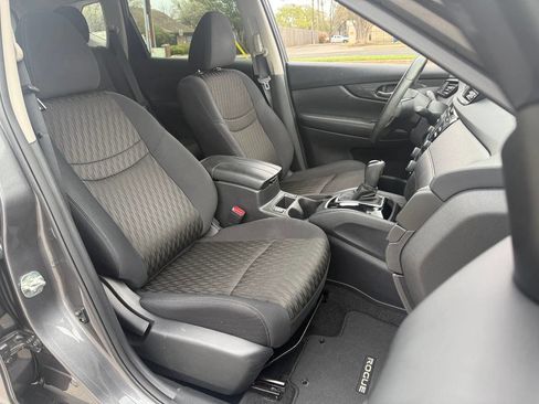 Used 2017 Nissan Rogue SV image 14