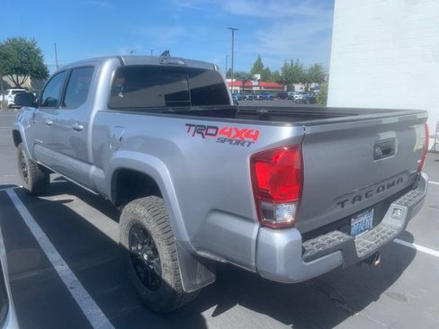 Used 2017 Toyota Tacoma TRD Sport w/ Tow Package AWD/4WD image 2