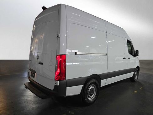 Used 2025 Mercedes-Benz Sprinter 2500 image 3