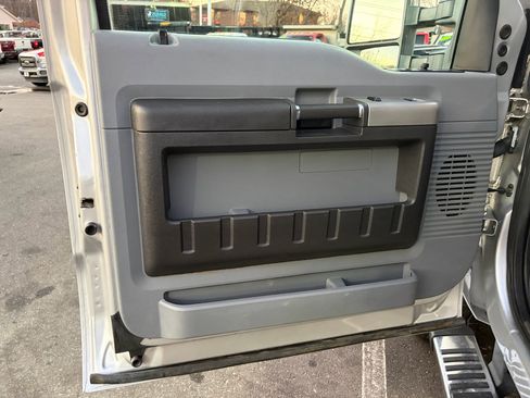 Used 2016 Ford F250 XLT w/ XLT Premium Package image 22