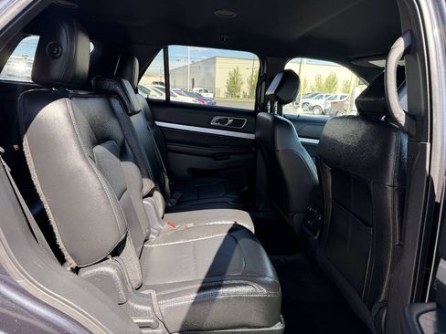 Used 2017 Ford Explorer XLT w/ Equipment Group 202A AWD/4WD image 10