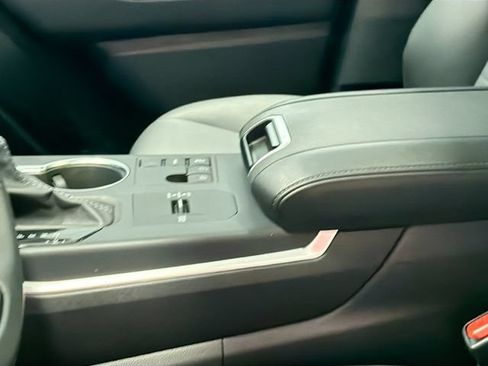 Certified 2025 Toyota Highlander XLE FWD image 24