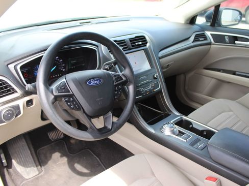 Used 2020 Ford Fusion SE image 10