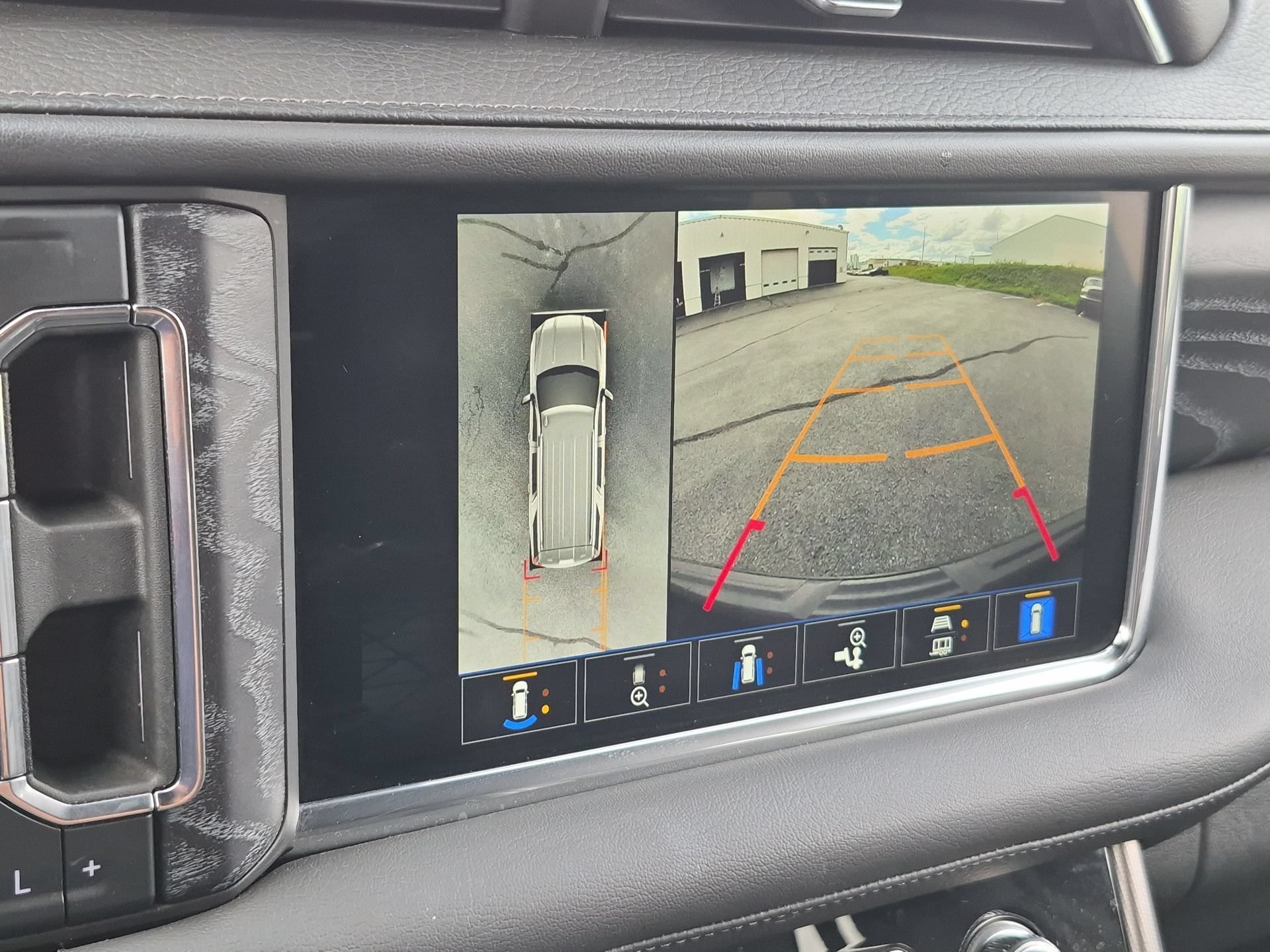 Certified 2023 GMC Yukon XL Denali w/ LPO, Floor Liner Package AWD/4WD image 15