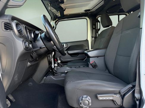 Used 2021 Jeep Gladiator Sport image 16