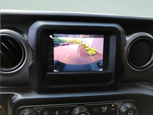 Used 2022 Jeep Gladiator Sport AWD/4WD image 18
