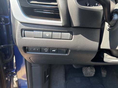 Used 2023 Nissan Rogue SL w/ SL Premium Package image 10