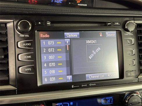 Used 2018 Toyota Highlander XLE image 27