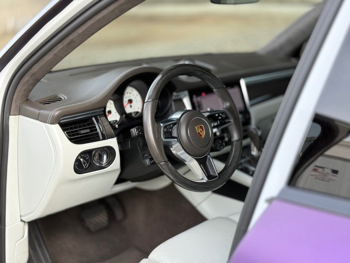 Used 2021 Porsche Macan Turbo AWD/4WD image 18