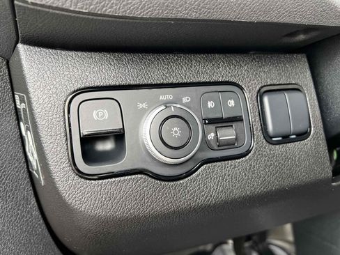 Used 2025 Mercedes-Benz Sprinter 2500 image 36