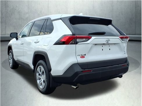 Certified 2022 Toyota RAV4 LE image 5