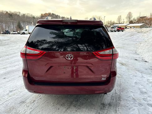 Used 2018 Toyota Sienna Limited Premium image 6