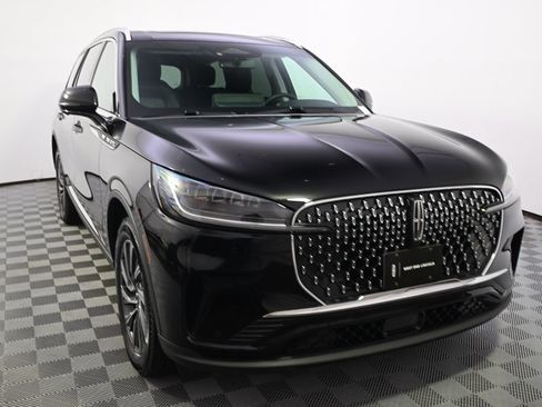 Certified 2025 Lincoln Aviator AWD image 9