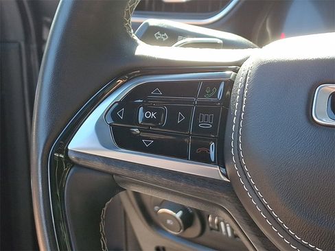 Used 2022 Jeep Grand Cherokee Overland w/ Adv Protech Group III image 23