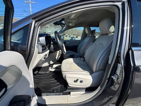 Used 2018 Chrysler Pacifica Limited w/ Advanced Safetytec Group image 34