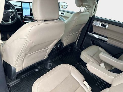 Used 2022 Ford Explorer Limited w/ Limited Technology Package image 16