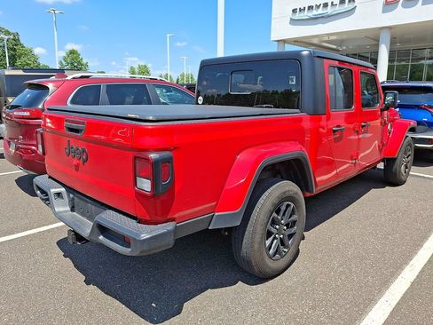 Used 2023 Jeep Gladiator Sport AWD/4WD image 4