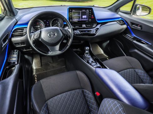 Used 2020 Toyota C-HR XLE FWD image 22
