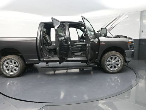New 2026 RAM 2500 Laramie AWD/4WD image 37