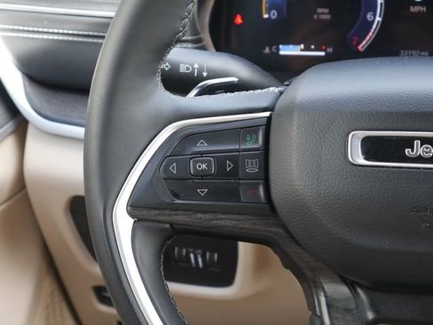 Used 2024 Jeep Grand Cherokee Limited w/ Luxury Tech Group II AWD/4WD image 18