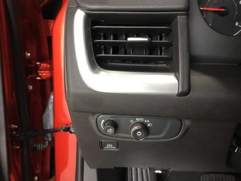 Used 2024 GMC Terrain SLE w/ Driver Convenience Package FWD image 29