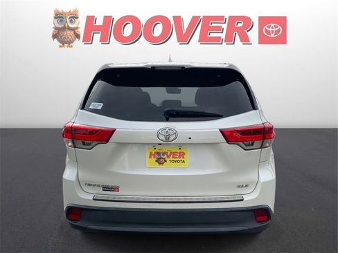 Used 2018 Toyota Highlander XLE image 3