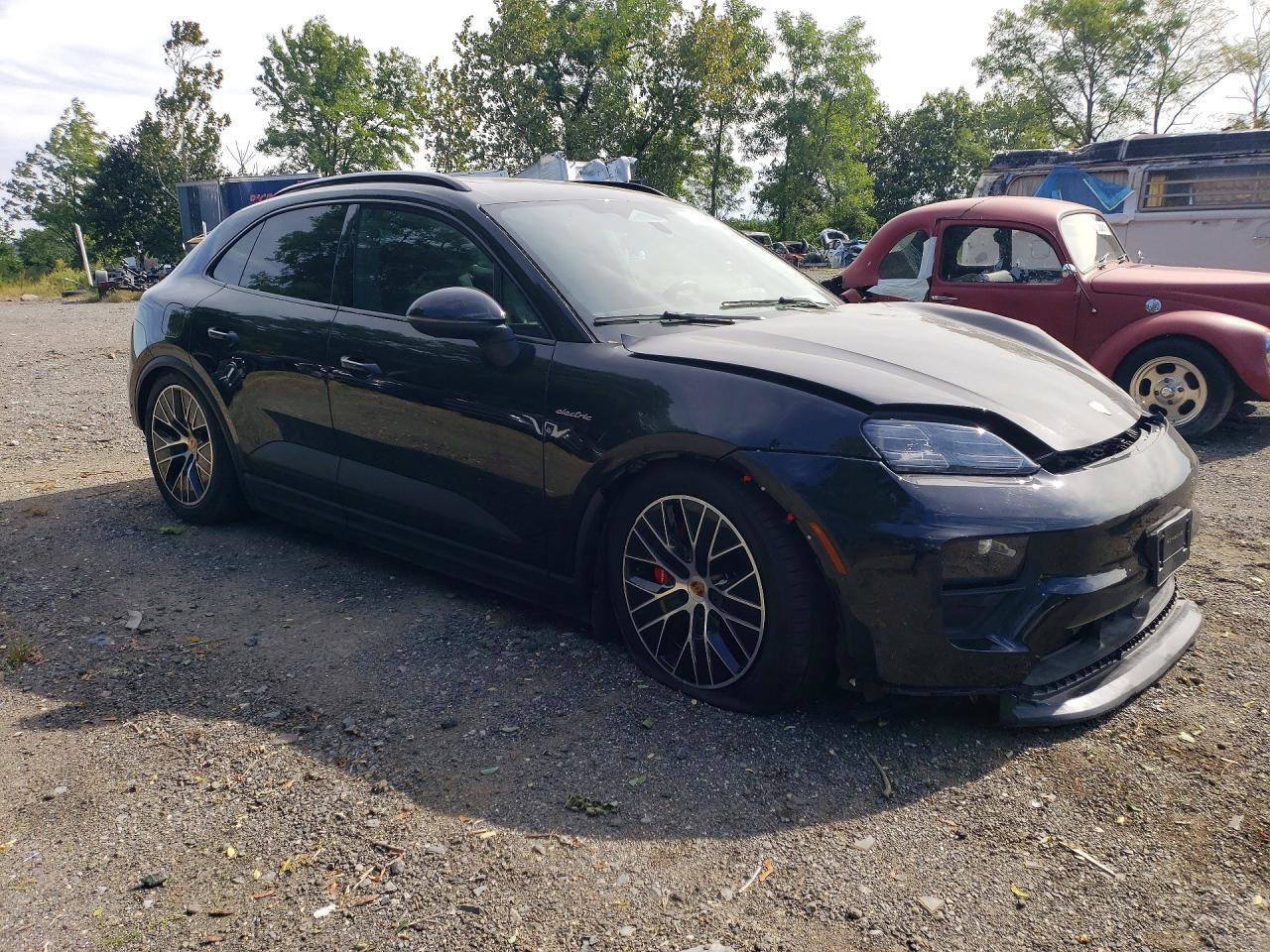 Used 2025 Porsche Macan 4S Electric AWD/4WD image 1