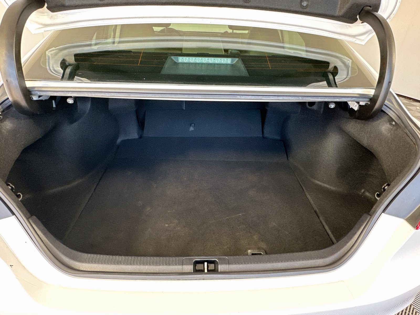 Used 2020 Toyota Camry LE FWD image 23